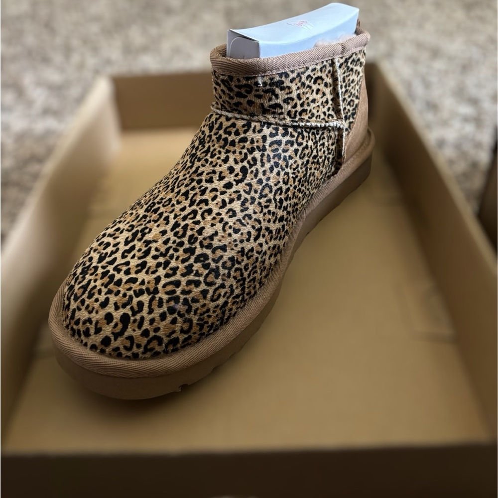 NWT UGG Ultra Mini Speckles